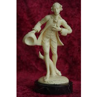 Статуэтка ( худ . пластик  )  Италия 21,5 см   ( целая )
