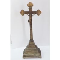 Крест настольный католический 50-60- годы Европа. Высота 24 см. Металл - шпиатр.