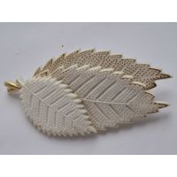 Брошь. Трилистник. Пластик