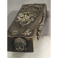 Шкатулка металлическая посеребрянная с  будистскими рельефами .