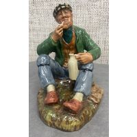 Фарфоровая статуэтка Путник Royal Doulton Англия 1969 год. 14 х 12.5 см