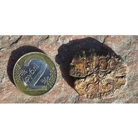 Большая пломба, привесная печать (?). Орел/вензель.