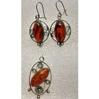 Лот: серьги и кулон. Янтарь.