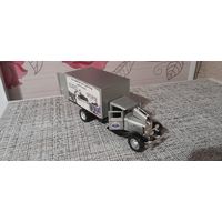 Модель 1/43 1934 Ford BB-157 Truck Tins Toys