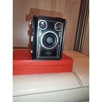 Старый фотоаппарат "AGFA BOX", затвор срабатывает, состояние оценивайте по фото, чехла нет.