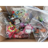 Много мелких игрушек