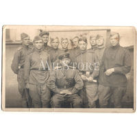 Группа солдат и офицеров РККА. Чехословакия, 1945 год. Трофейная пряга Вермахт.