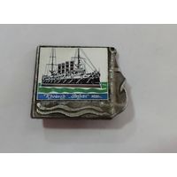 Значок фарфоровый "Крейсер Варяг" СССР.