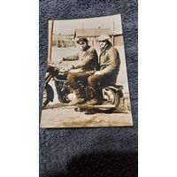 Фото Двое на мотоцикле, 1970-е гг.