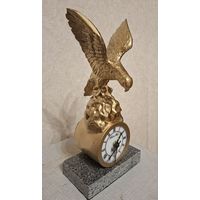 Орел часы Бронзовая птица на мраморе