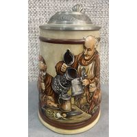 Рифленная пивная кружка Монахи Edition Kossinger, Германия. 1989 год. Высота 16 см. 0.5L