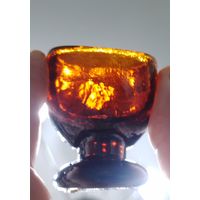 Аптечная рюмочка из цветного стекла с рубля