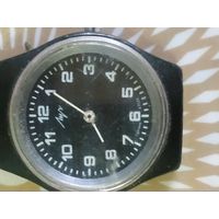 Часы наручные  ЛУЧ  . В ремонт,коллекцию,на запчасти. Состояние на скане.