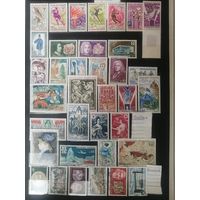 Лот чистых и гашенных марок Франции 1968 года (в основном чистых)