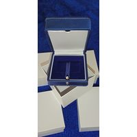 Торги . Футляры  в коробках   3 (три)  штуки   одним лотом . РАЗМЕР ФУТЛЯРА 7 см на 7 см .  Для монет , для украшений , слитков из Золота , Серебра , Платины