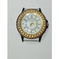 Часы кварцевые CHANEL . С рубля .
