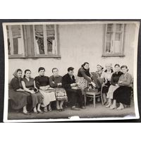 Фото из СССР. "Девять девок - один я" 9х12 см.