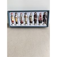 СТАТУЭТКИ ФАРФОРОВЫЕ "ЛАТЫШСКИЕ КОСТЮМЫ РЕГИОНОВ ЛАТВИИ". В КОМПЛЕКТЕ: 8 ФИГУР ПО 6,5 СМ. МИНИАТЮРА. ЛАТВИЯ. СМ.ФОТО И ОПИСАНИЕ.