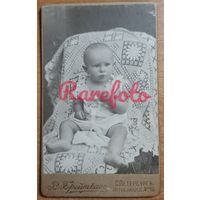 1910-е Визит-портер ребенок в кресле студийное фото типажи ретро фотограф Брейткас СПБ