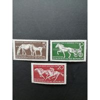 ГДР 1958 Полная серия марок "Конные скачки "Большой приз ГДР"" (чистые* с наклейками) Mi.640-642 каталог 3.50 евро