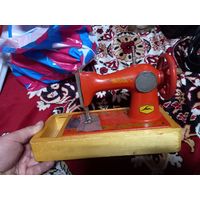Детская швейная машинка СССР