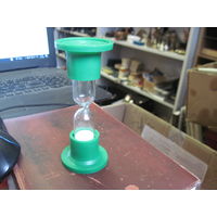 Песочные часы на 3 минуты.