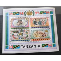 Блок 1977 г. ** надпечатка 25 лет коронации Елизаветы