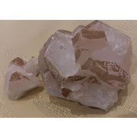 Минеральный камень кальцит с налётом коричневого лимонита. 250 гр. 8х5 см. Из личной коллекции.