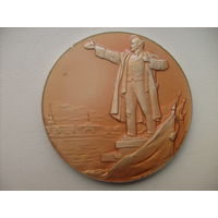 Родился в Ленинграде