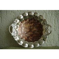 Ваза   (  20,5 см х  23,5 см , высота 5 см )