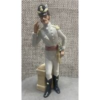 Фарфоровая статуэтка Офицера Morning Ma-am Royal Doulton Англия 1985 год. 23 см.