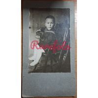 1930-е Мальчик на стуле нестандартный формат типажи ретро