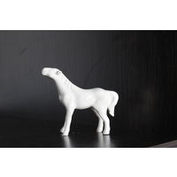 Фарфоровая статуэтка "Лошадь".