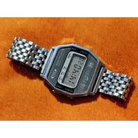 Электронные часы. Электроника 52Б, браслет в подарок. Торг есть.