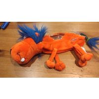 Очаровательный пенал лев. Длина 28 см. Новый. Фирма чупа чупс, покупали в дьютифри.