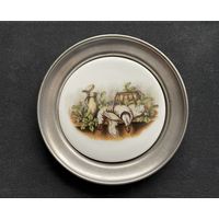 ОХОТА мотив Альпы. Коллекционная тарелка-подставка олово фарфор Schwarzenhammer Porzellan Zinn 92%r / Диаметр: 10.7 см