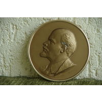 Барельеф Ленин