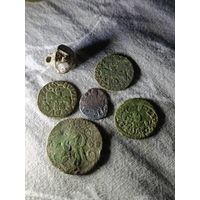 Монеты 1600-1700 годов и пуговка гирька