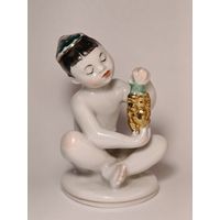 Статуэтка "Мальчик с виноградом"  ЛФЗ