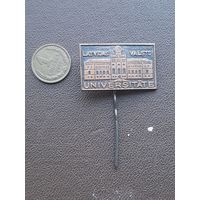 Значок тяжелый. Латвийский университет