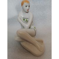 Девушка на пляже. 13 см.