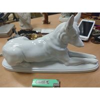 Большая фарфоровая статуэтка. Собака. ЛФЗ