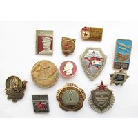 Все лоты с рубля.Значки Вооруженные силы  СССР