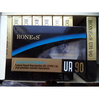 Аудиокассета RONEeS UR 90 тип 1. Нечастая. Комбинированный корпус, на винтах.