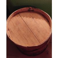 Небольшая деревянная кадушка
