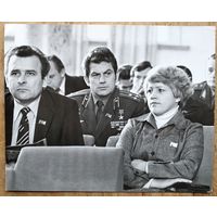 Фото летчика-космонавта Коваленка В.А. в зале заседаний Верховного Совета БССР. 1978 г. 16х20 см.