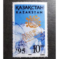 Марка Казахстан 1995 год Международный музыкальный фестиваль (надпечатка)