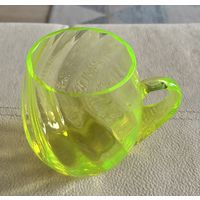 Кружка из уранового стекла . Производство Чехия