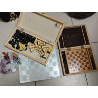 Шахматы 3 штуки. Советские и стеклянные.