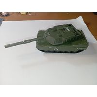 Модель танка U6-M2 . Металл . С рубля .